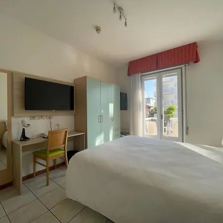 Athena Hotell 3*