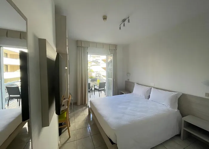 Отель Athena Линьяно-Саббьядоро